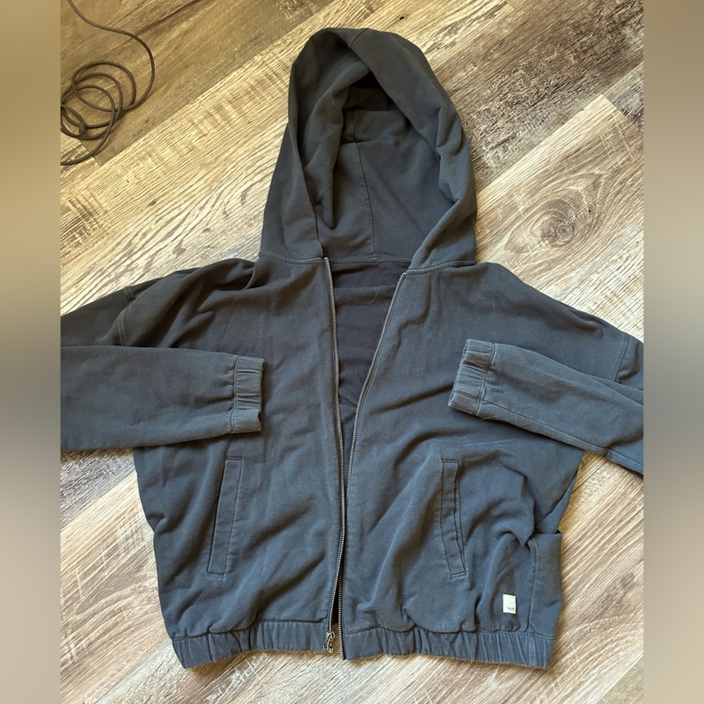 Vuori Women’s zip up sweater with hood. Size small